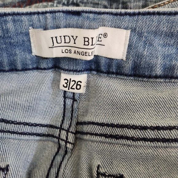 Judy Blue Jeans Lydia Released Hem Light Wash, sz 26" - Picture 4 of 9